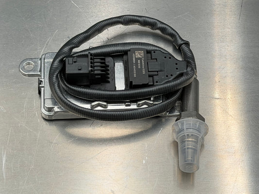 IDI PRO SERIES Cummins Medium & Heavy Duty Outlet (NOx) Sensor - 12V NGK SENSOR KIT 2897307