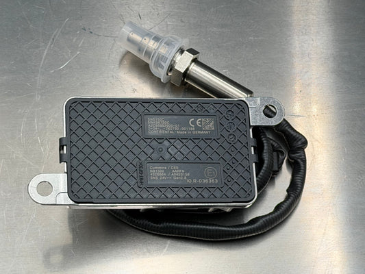 IDI PRO SERIES Cummins Medium & Heavy Duty Outlet (NOx) Sensor - 12V NGK SENSOR KIT 2897307